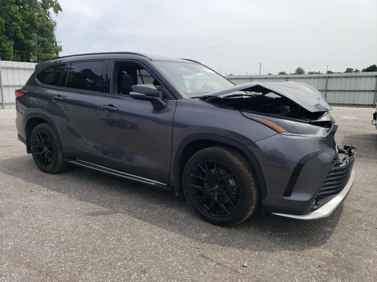 2022 Toyota Highlander - Image 4