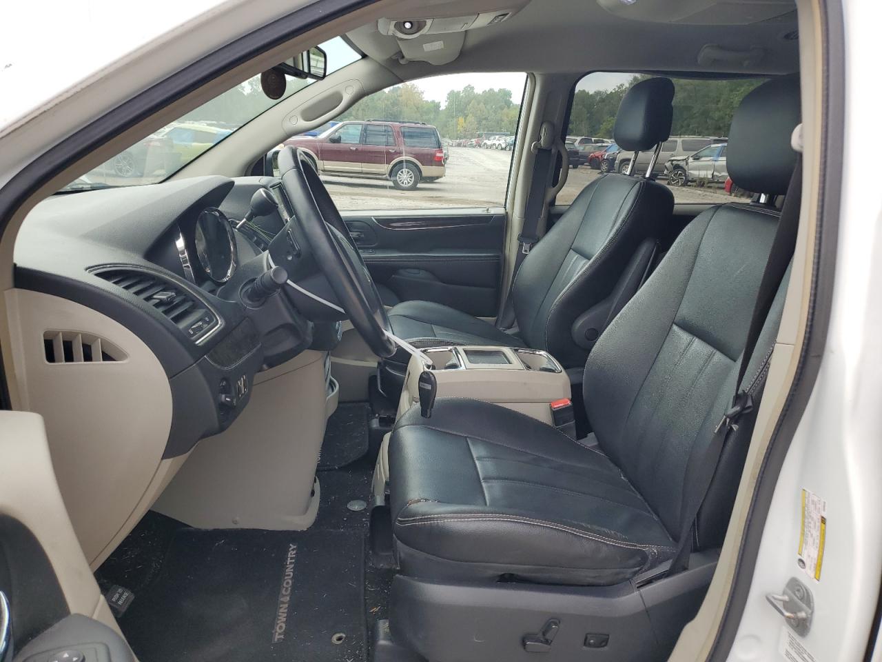 2014 Chrysler Town & Country - Image 7