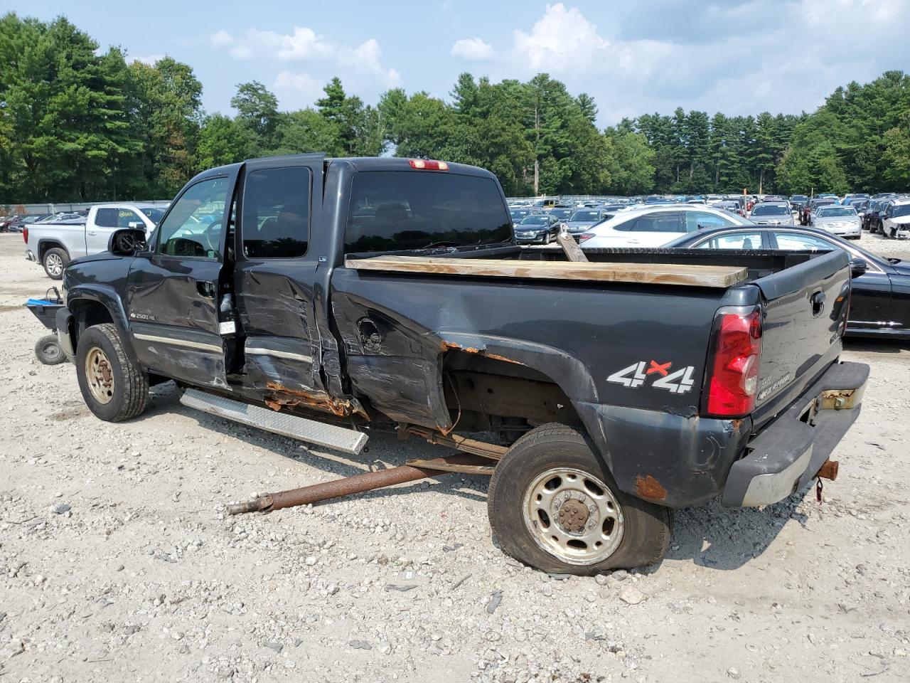 2005 Chevrolet Silverado - Image 2