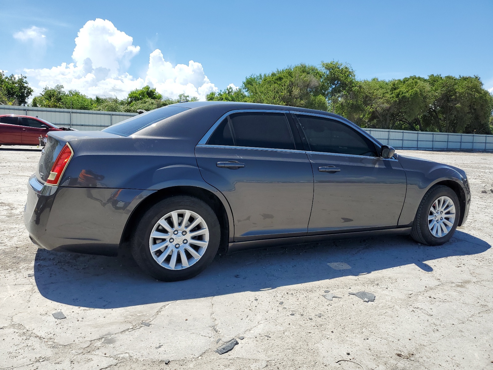 2013 Chrysler 300 vin: 2C3CCAAG0DH627017