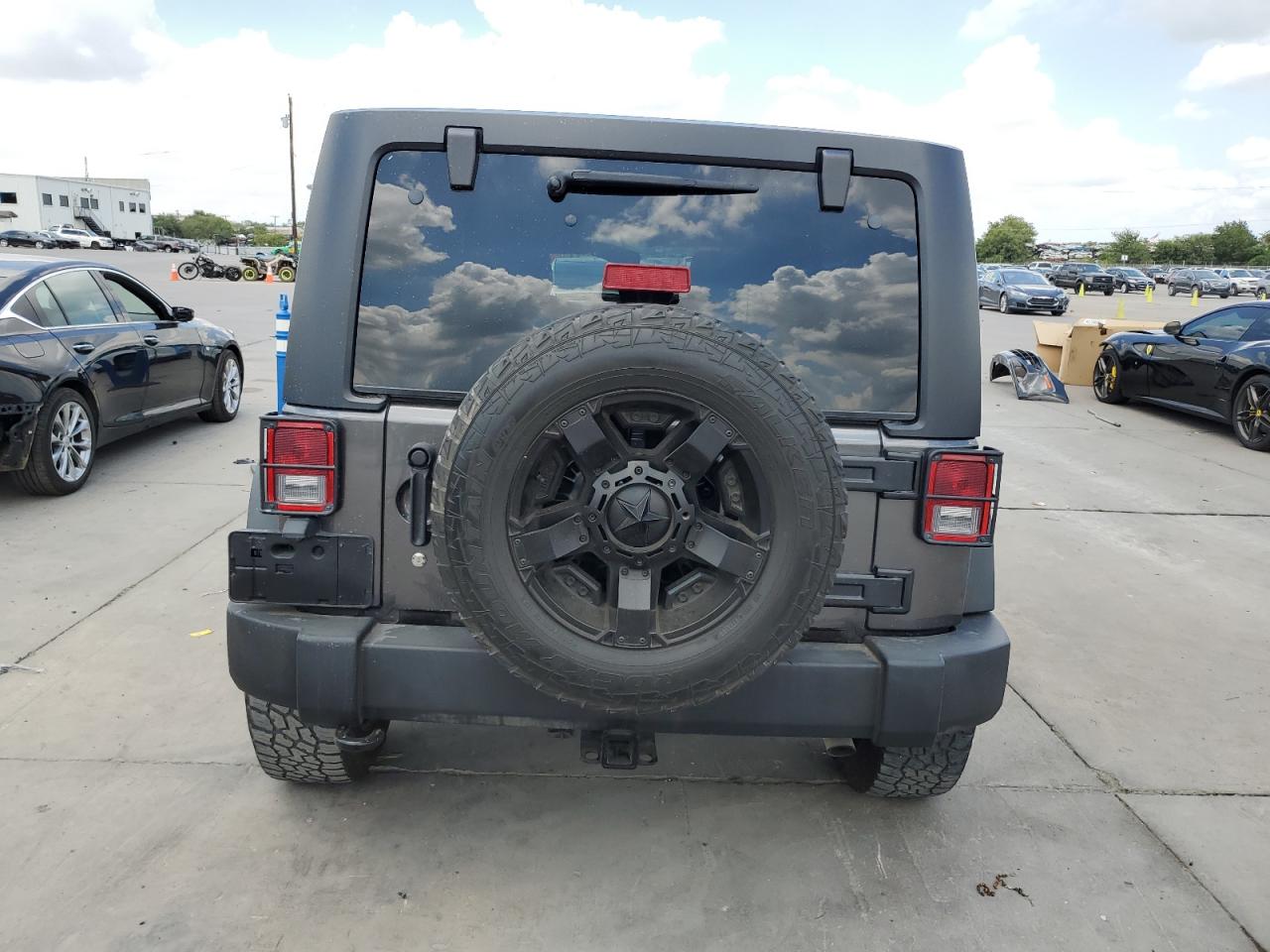 2014 Jeep Wrangler Unlimited Sport VIN: 1C4BJWDG8EL208925 Lot: 69763114