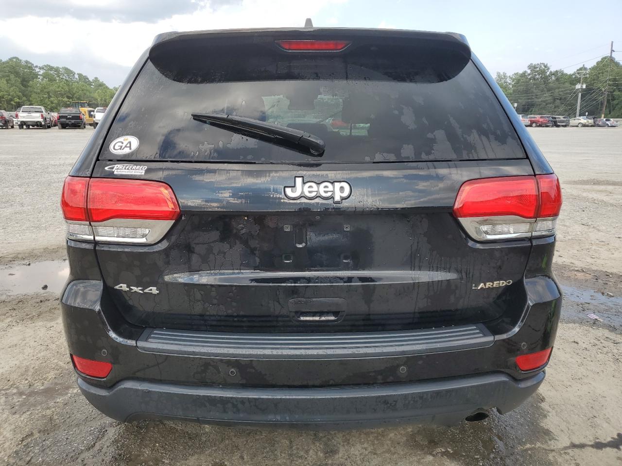 1C4RJFAG9JC286854 2018 Jeep Grand Cherokee Laredo