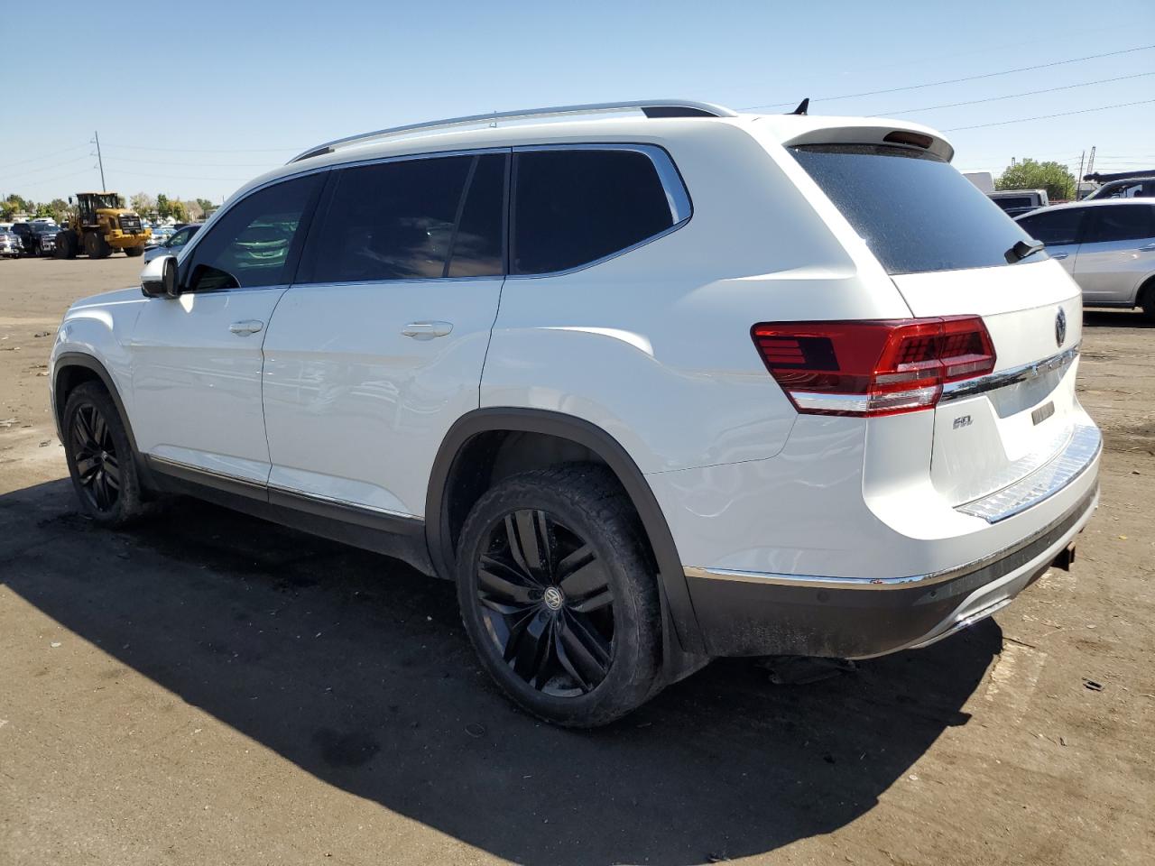 1V2NR2CA2JC575629 2018 VOLKSWAGEN ATLAS - Image 2