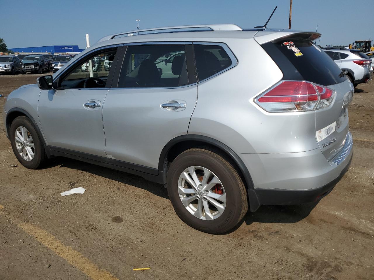 KNMAT2MV7GP639359 2016 NISSAN ROGUE - Image 2