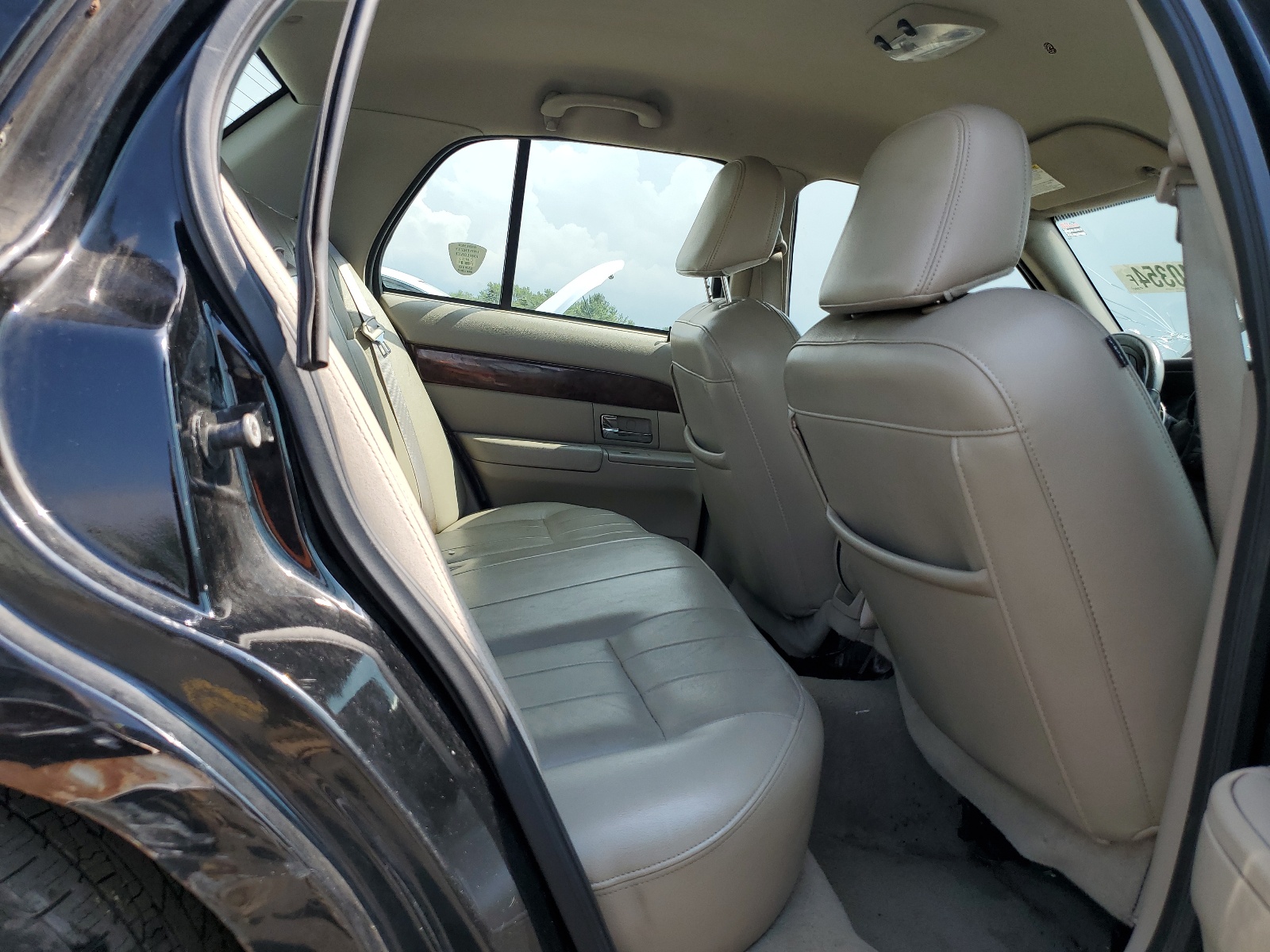 2MEBM7FV8AX623599 2010 Mercury Grand Marquis Ls