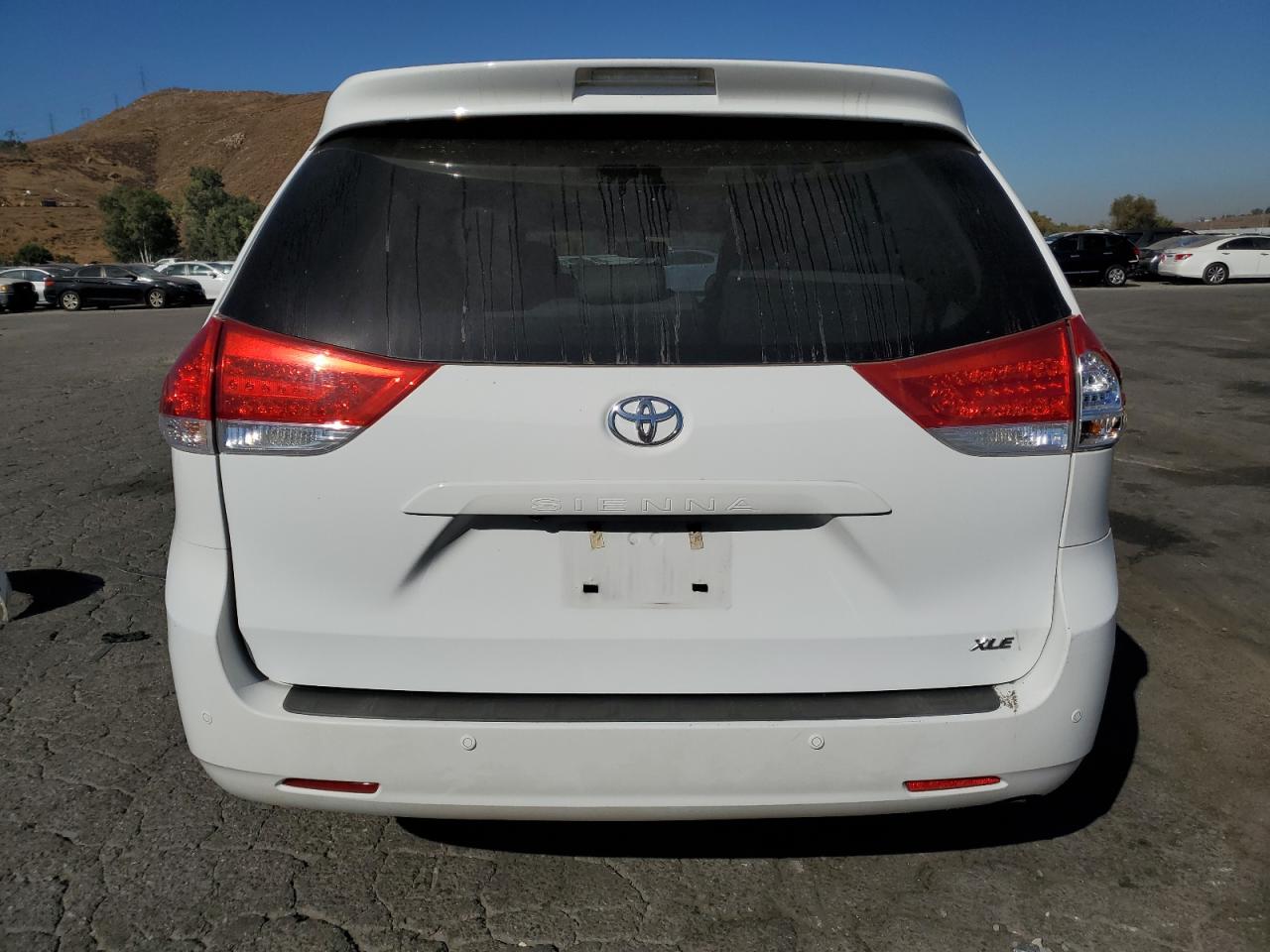 5TDYK3DCXCS181113 2012 Toyota Sienna Xle