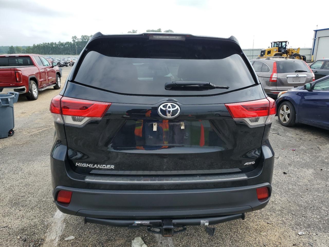2019 Toyota Highlander Le VIN: 5TDBZRFH5KS718658 Lot: 65714904