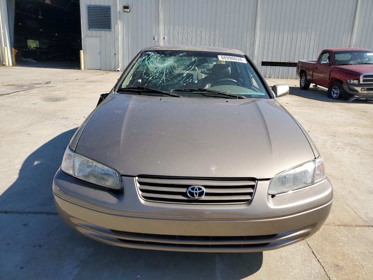 1999 Toyota Camry Le VIN: JT2BF28K2X0160845 Lot: 68996634