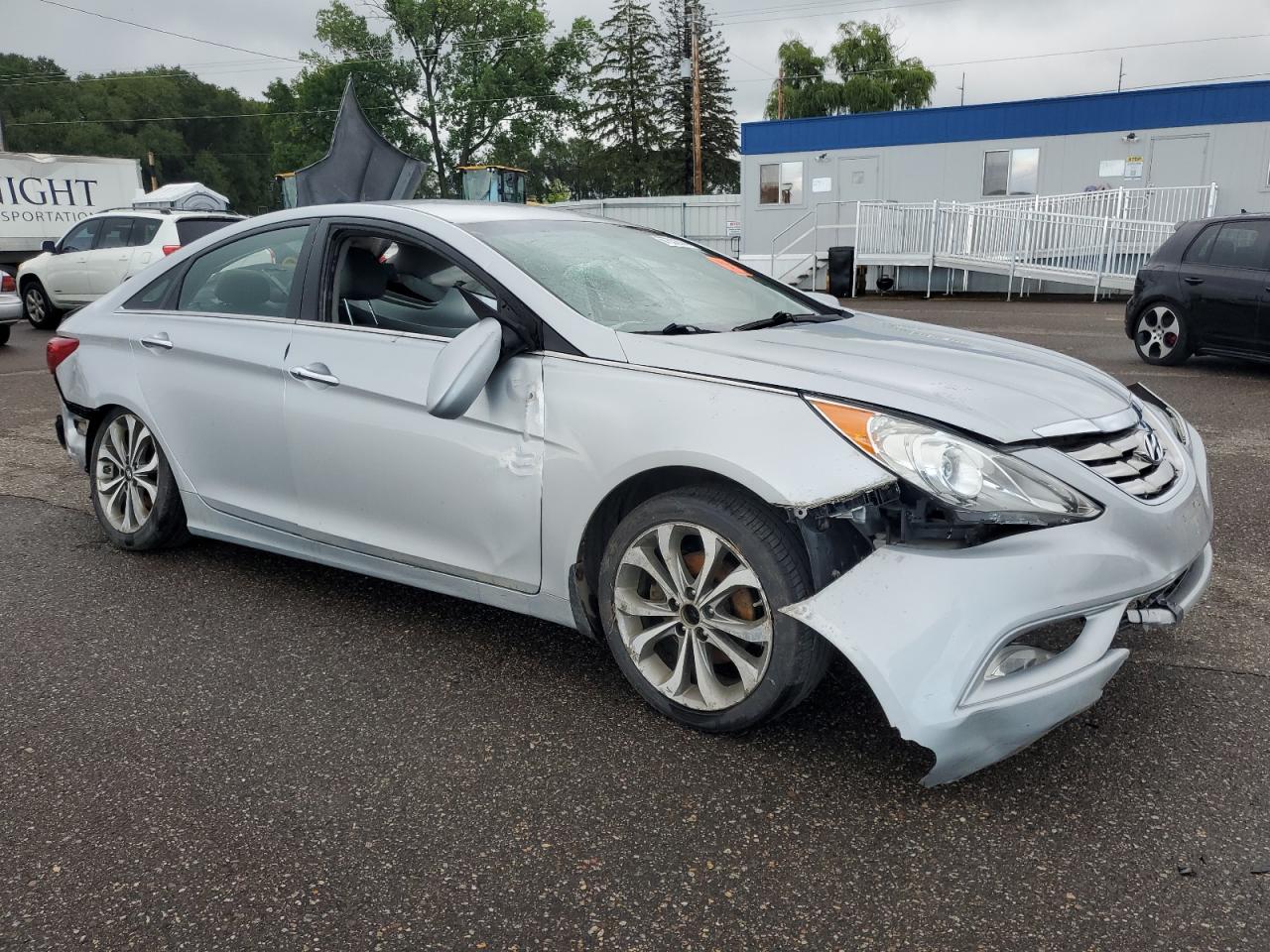 2013 Hyundai Sonata - Image 4