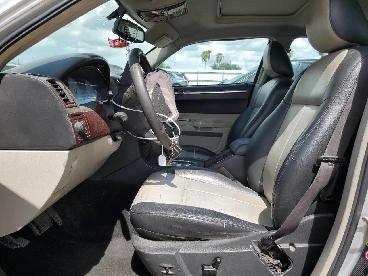 2005 Chrysler 300 Touring VIN: 2C3AA53G55H588881 Lot: 67725294