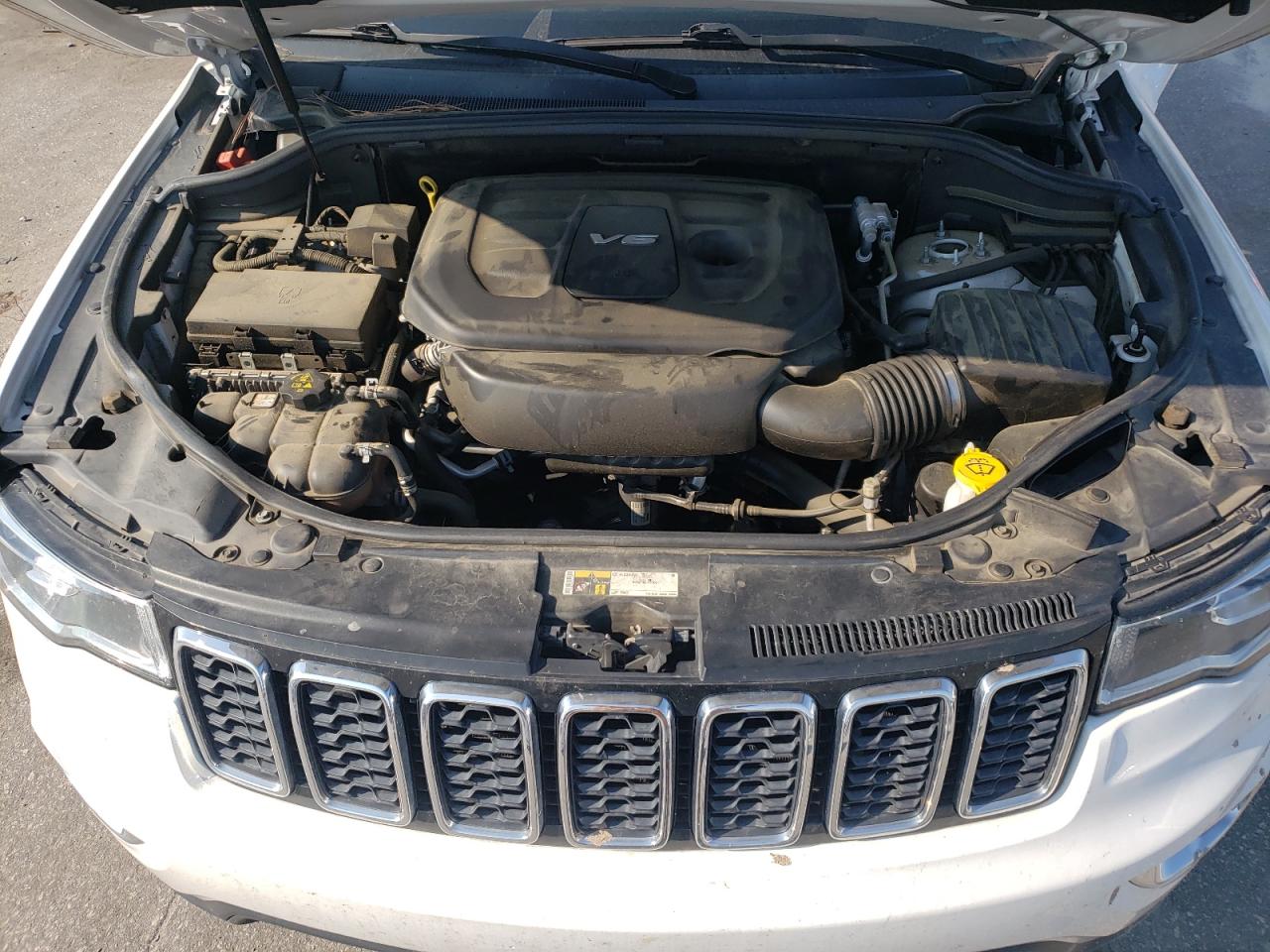 1C4RJEAG5KC555718 2019 Jeep Grand Cherokee Laredo