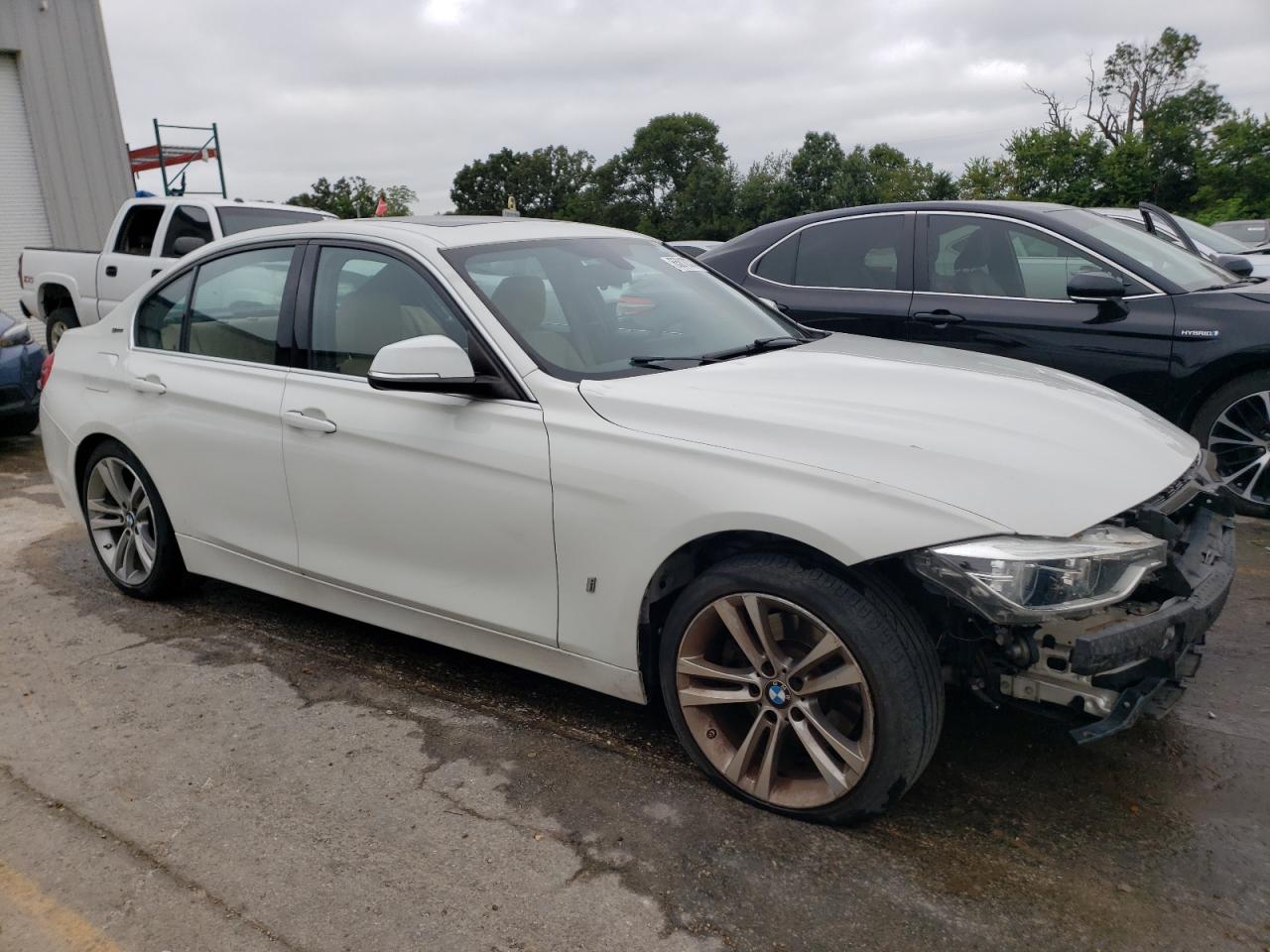 VIN WBA8E1C59HK895289 2017 BMW 3 SERIES no.4