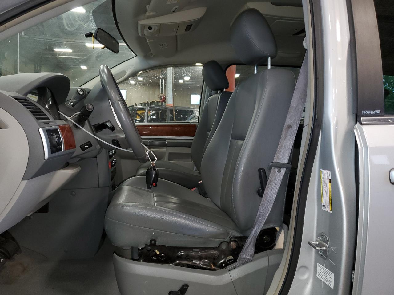 2009 Chrysler Town & Country Touring VIN: 2A8HR54189R562930 Lot: 65970294