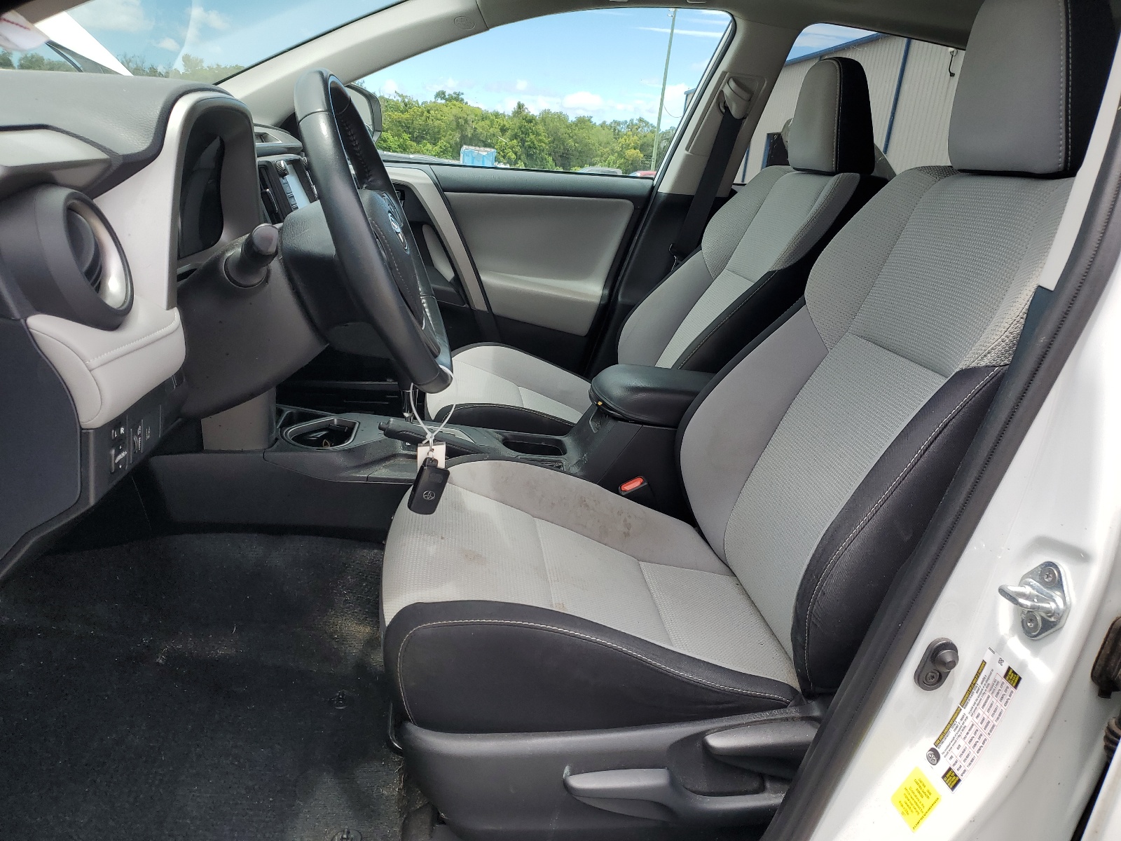 2T3WFREV5HW384656 2017 Toyota Rav4 Xle