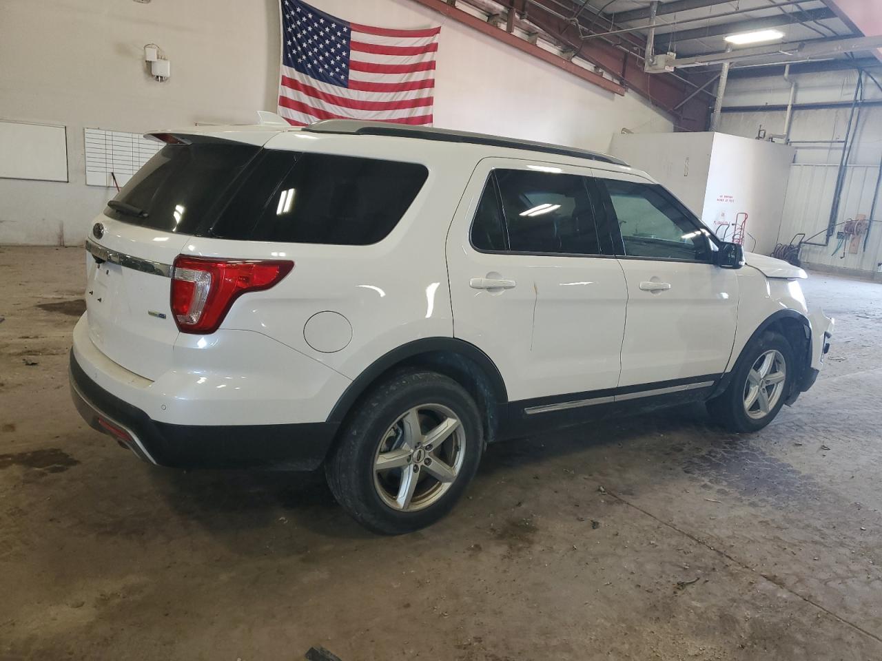 2016 Ford Explorer - Image 3