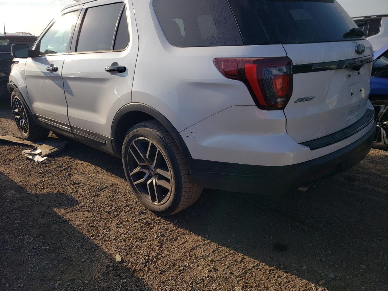 1FM5K8GT9JGB41426 2018 FORD EXPLORER - Image 2