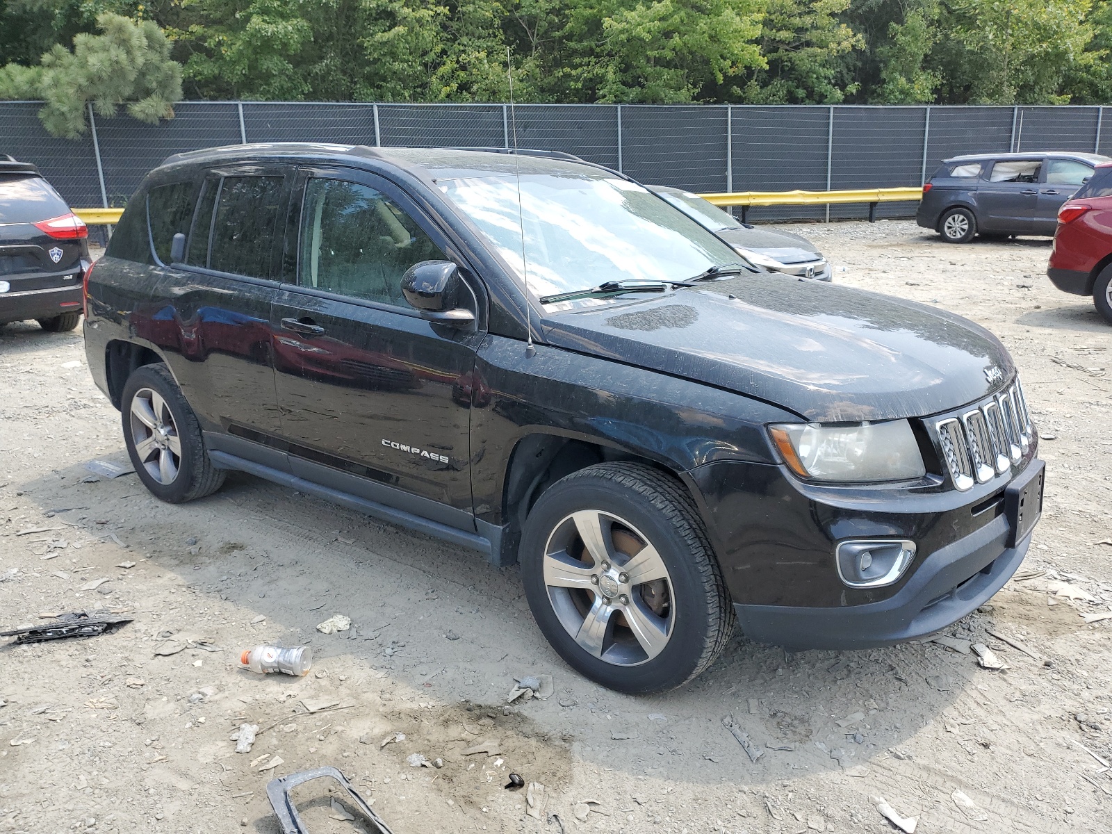 2016 Jeep Compass Latitude vin: 1C4NJCEA3GD703715