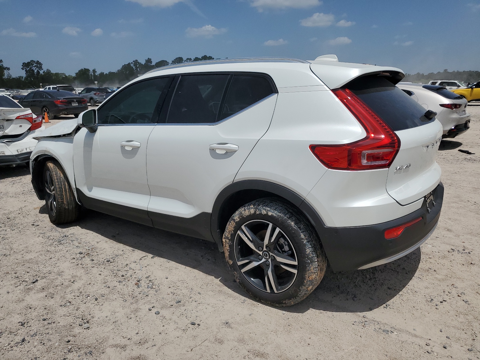 2023 Volvo Xc40 Plus vin: YV4L12UEXP2086022