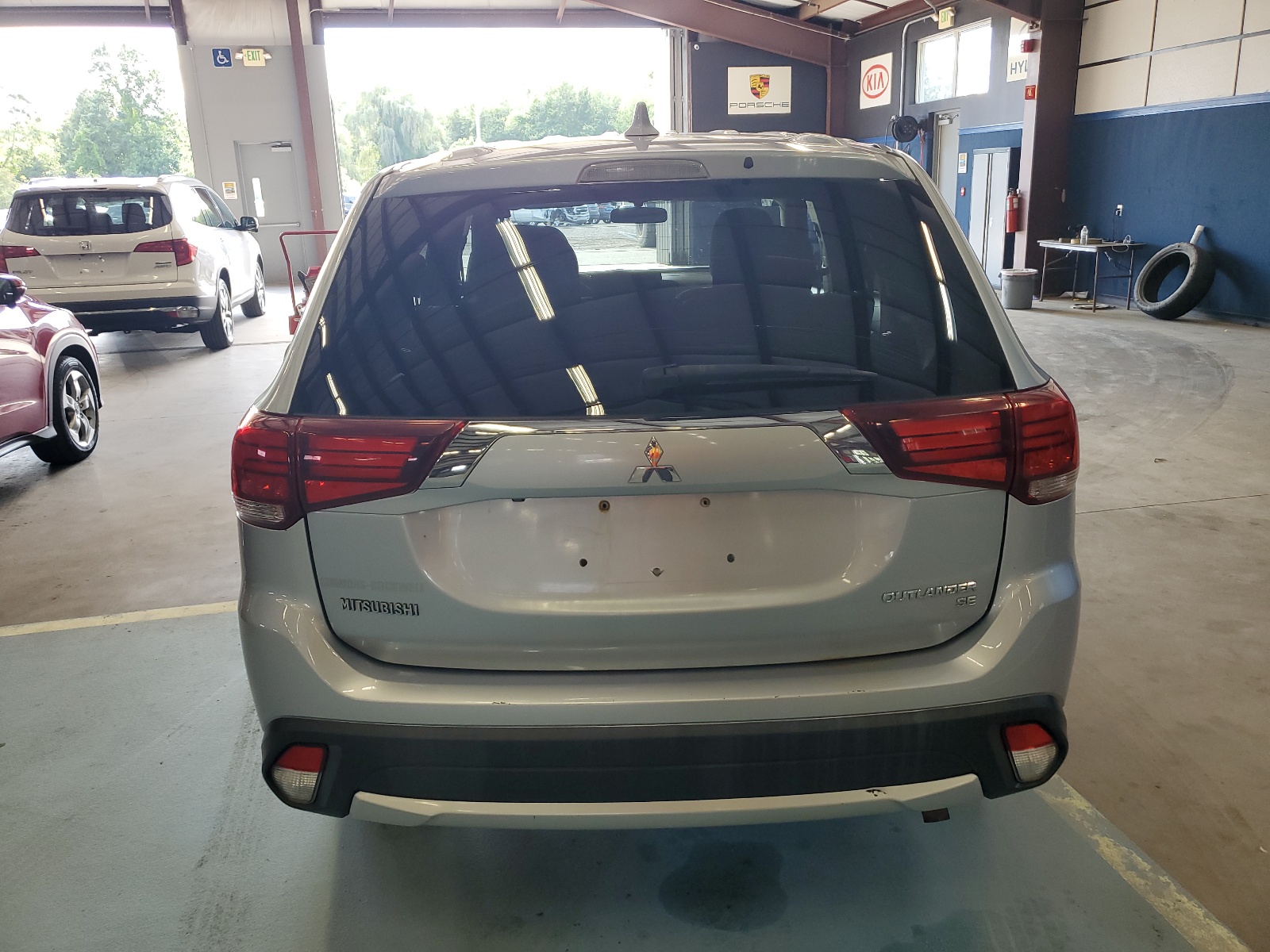 JA4AZ3A32HZ056365 2017 Mitsubishi Outlander Se
