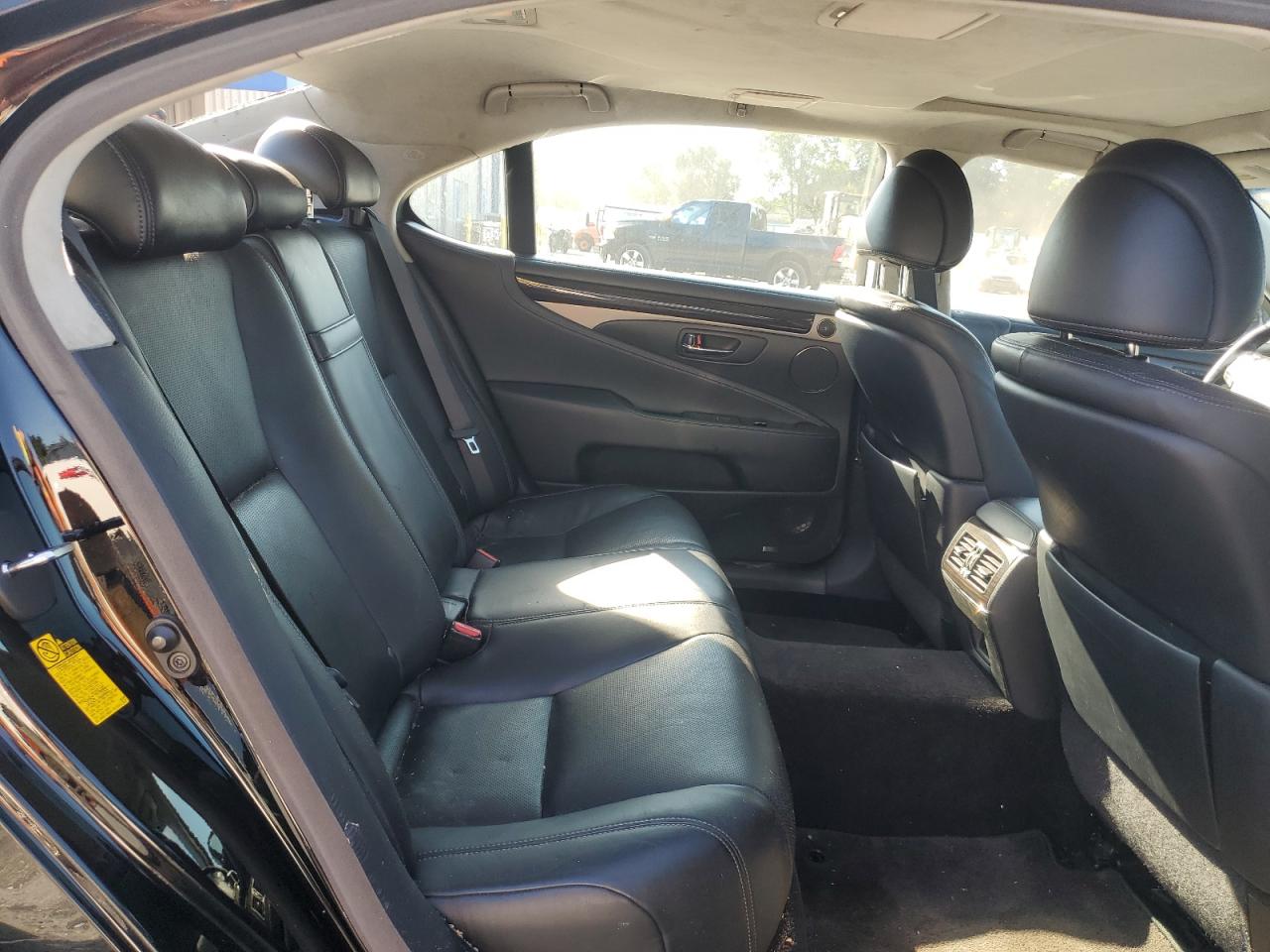 2013 Lexus LS - Image 10