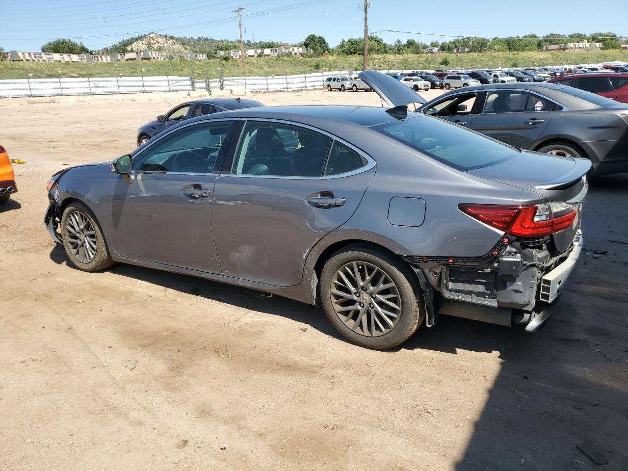 58ABK1GG7JU098390 2018 LEXUS ES - Image 2