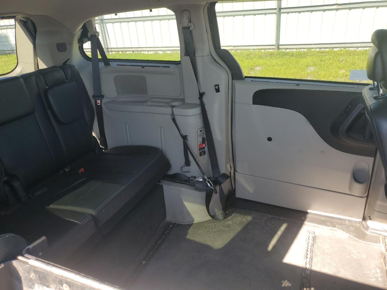 2015 Chrysler Town & Country Touring VIN: 2C4RC1BGXFR677439 Lot: 65988174