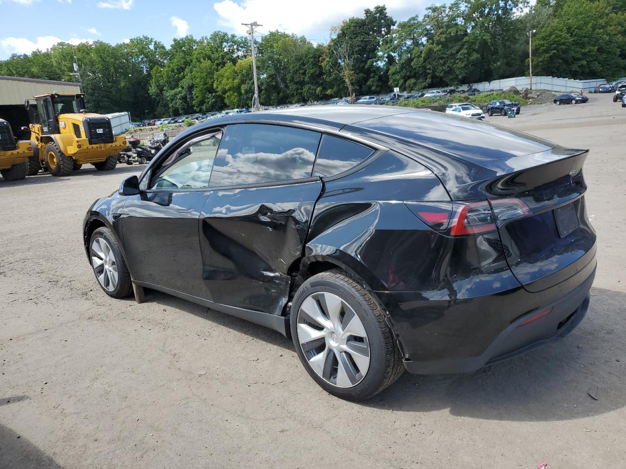 7SAYGDEE4PA036974 2023 TESLA MODEL Y - Image 2