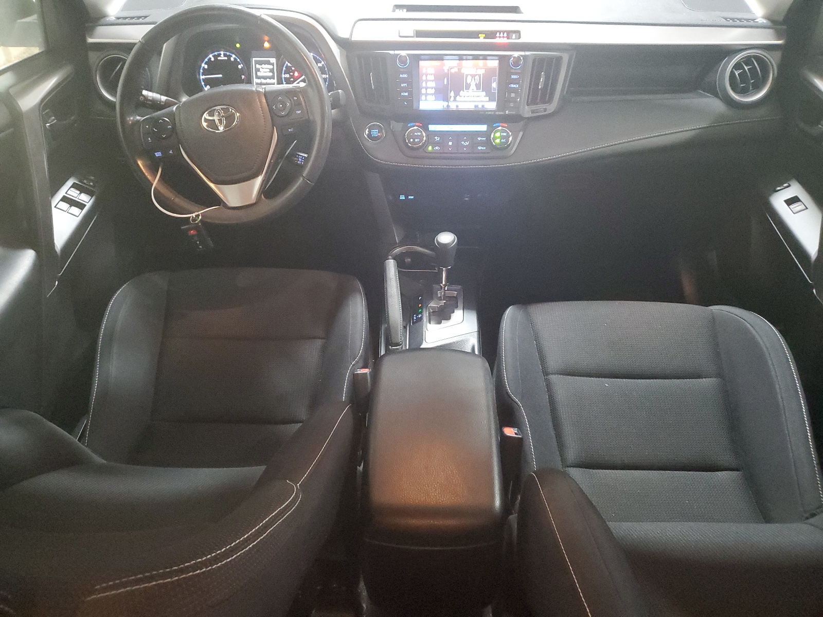 JTMRFREV5HJ153476 2017 Toyota Rav4 Xle