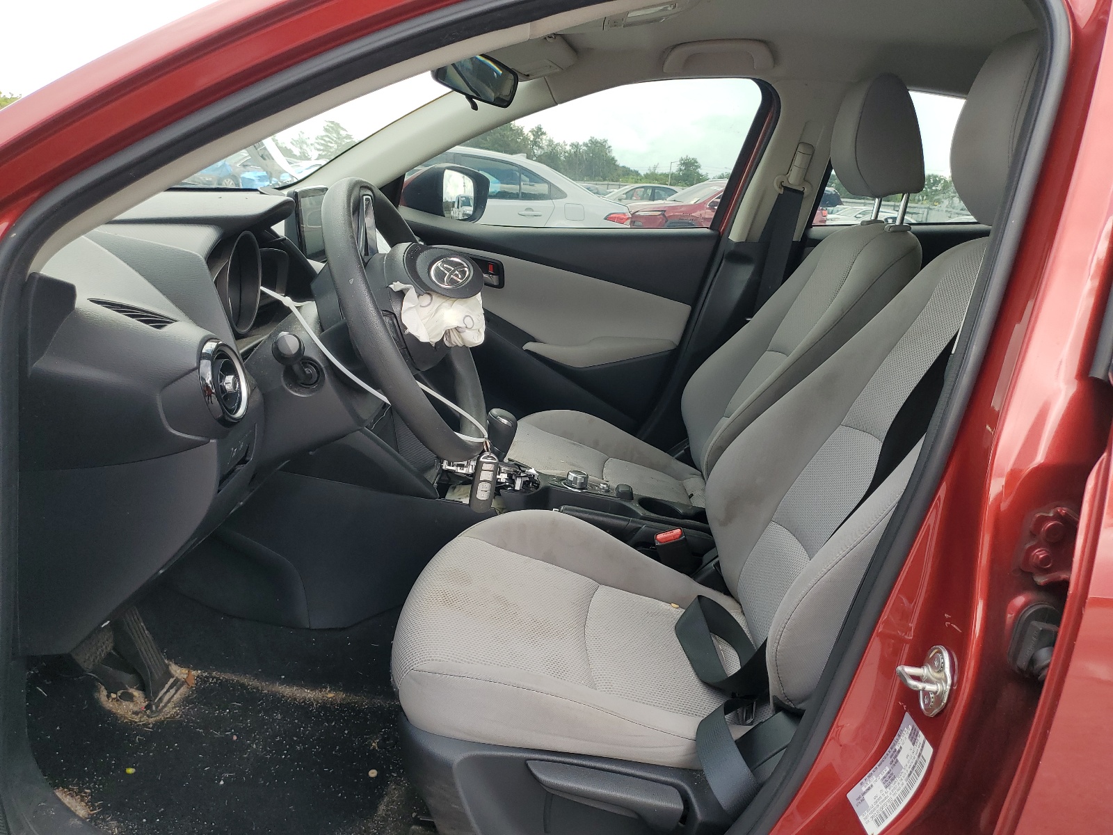 3MYDLBYV6KY527653 2019 Toyota Yaris L