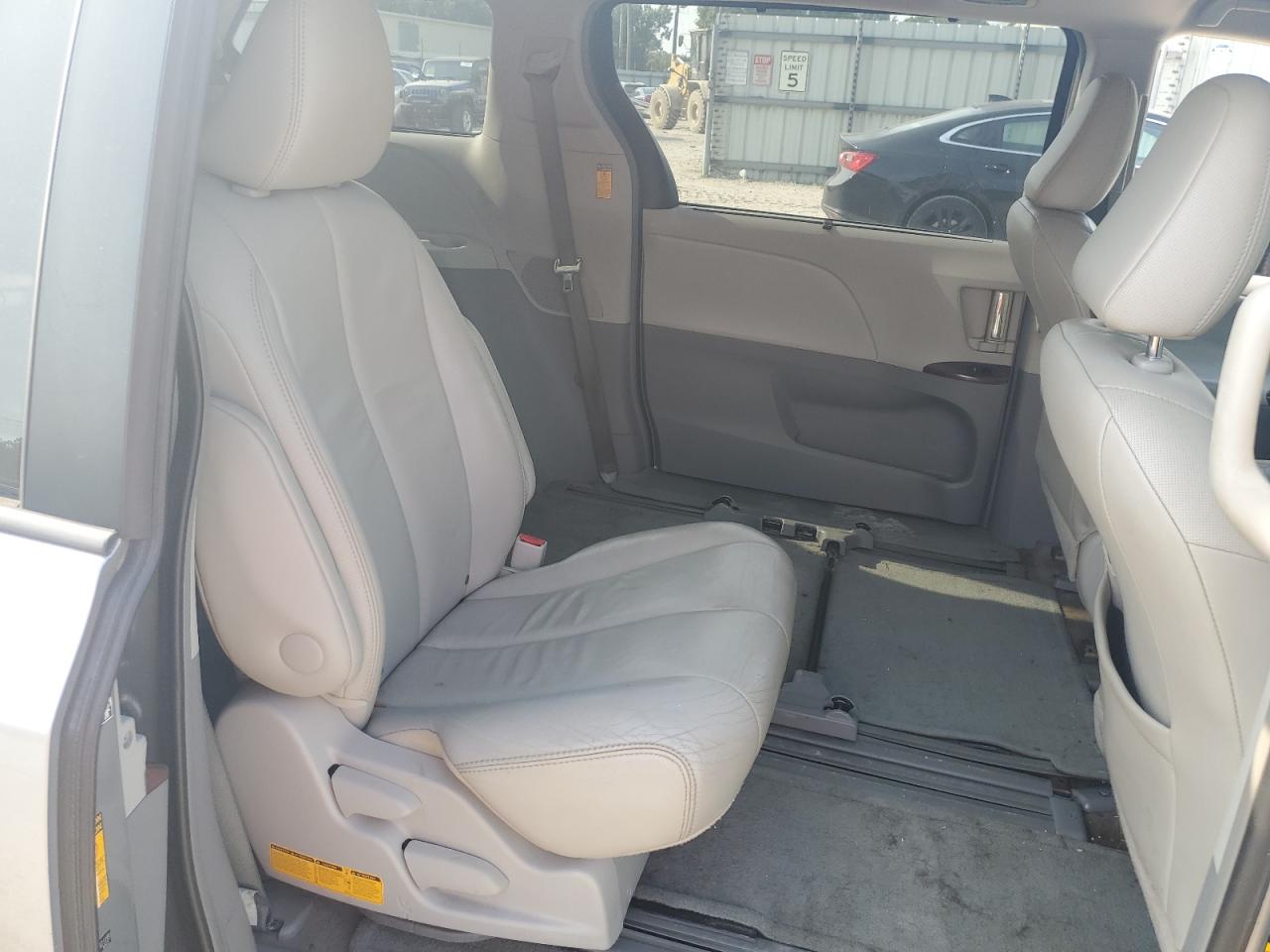 5TDYK3DC6DS401199 2013 Toyota Sienna Xle