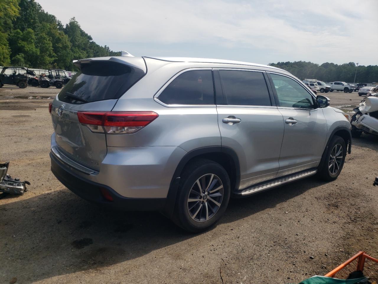 2018 Toyota Highlander Se VIN: 5TDKZRFH8JS285139 Lot: 67518374