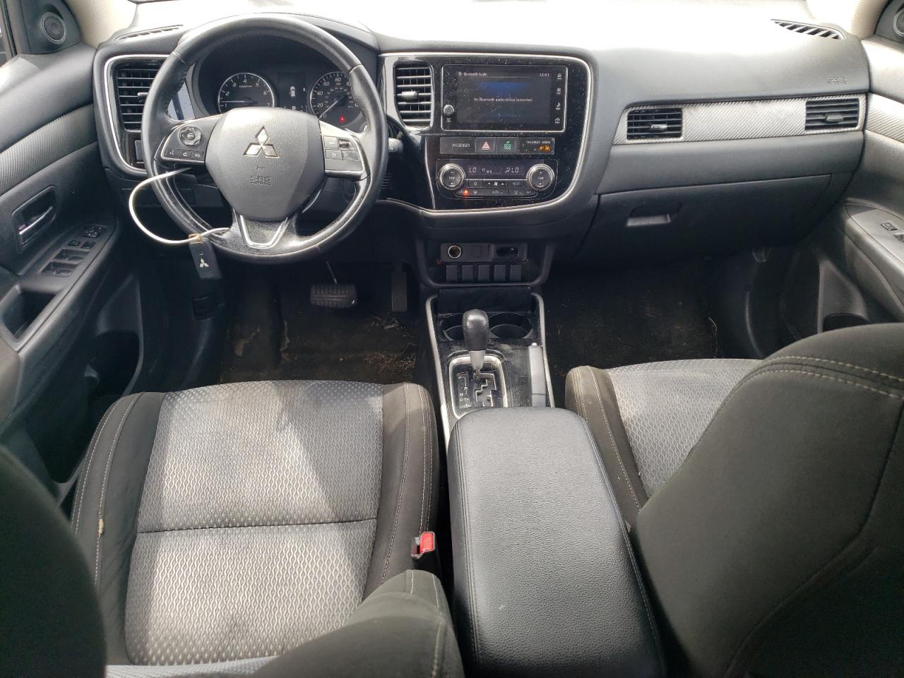 JA4AD3A39HZ054448 2017 Mitsubishi Outlander Se