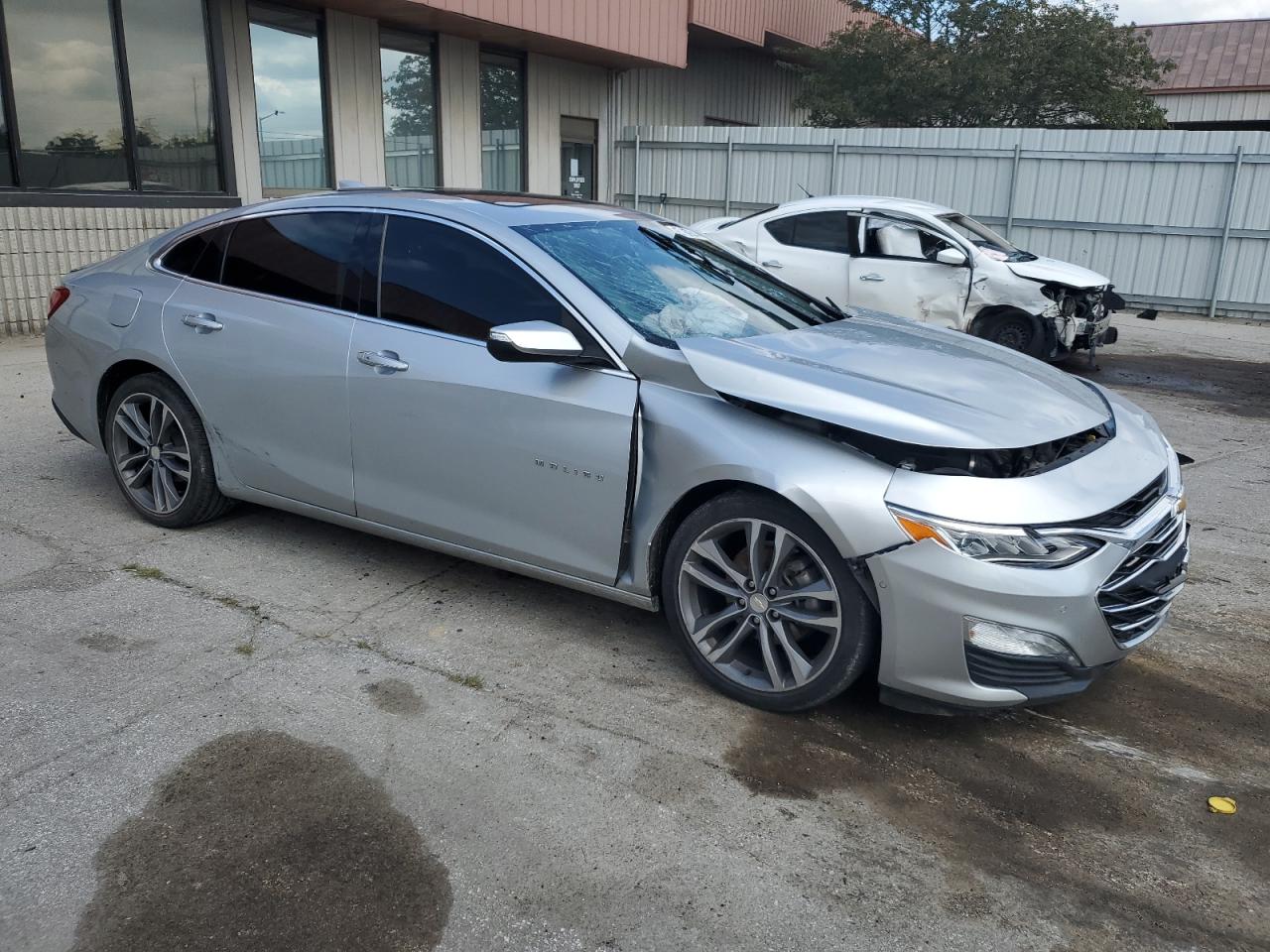 2019 Chevrolet Malibu - Image 4