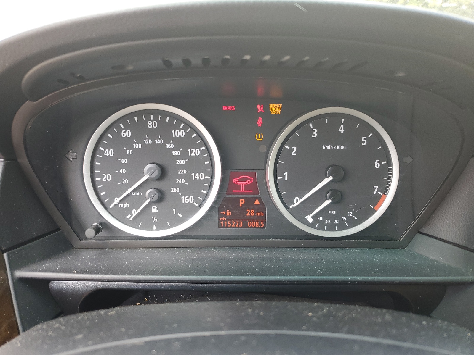 WBANF73596CG65300 2006 BMW 530 Xi