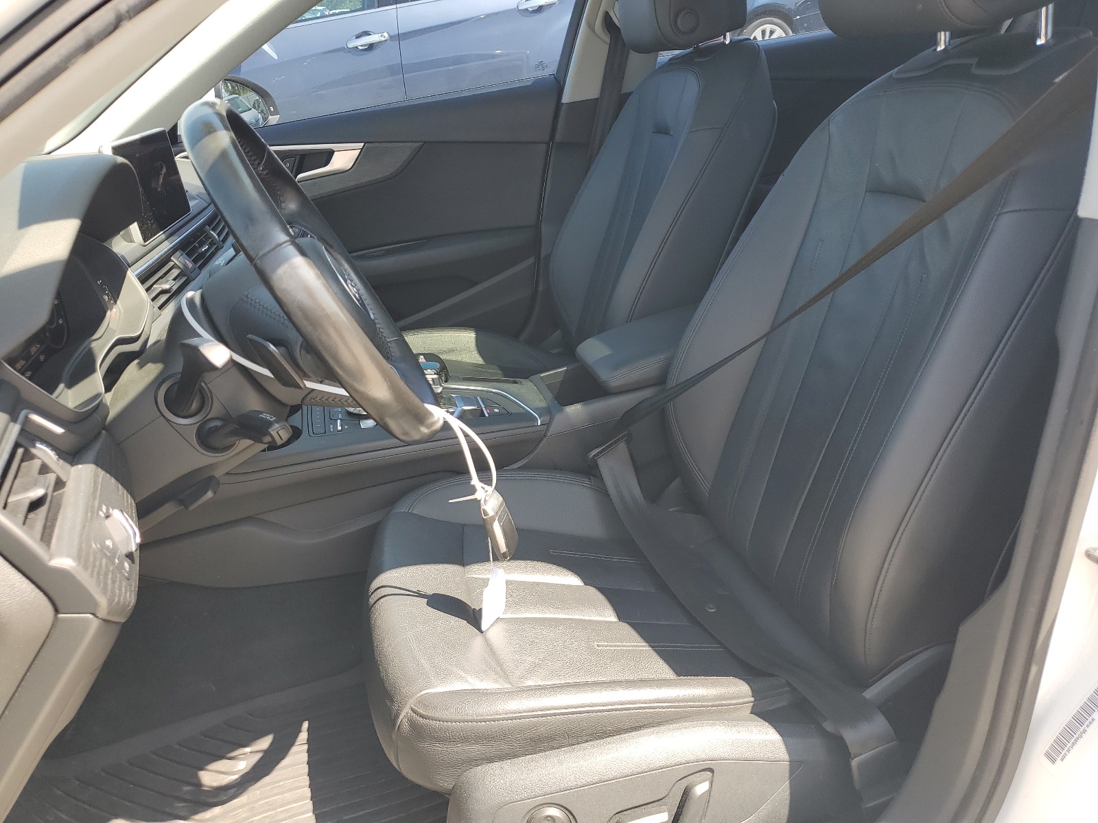 WAUKMAF4XHN055385 2017 Audi A4 Ultra Premium