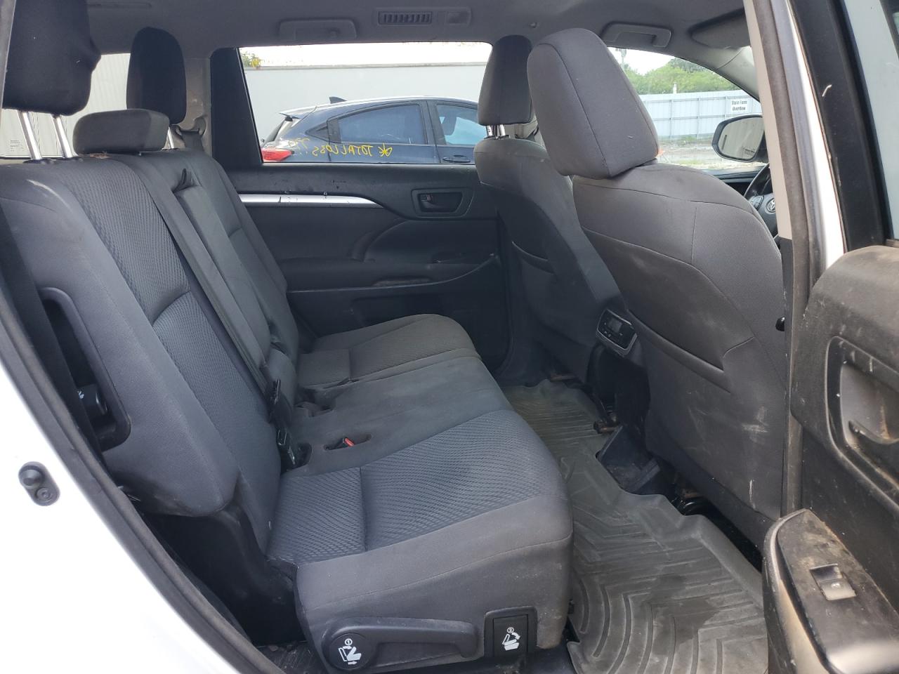 2015 Toyota Highlander Le VIN: 5TDZKRFH4FS096353 Lot: 68274434