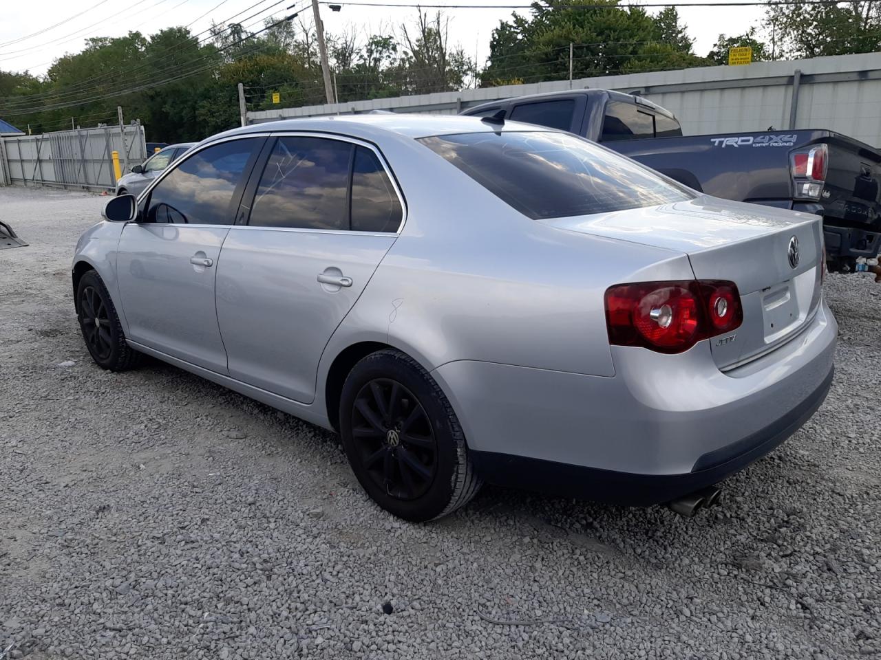 2010 Volkswagen Jetta - Image 2