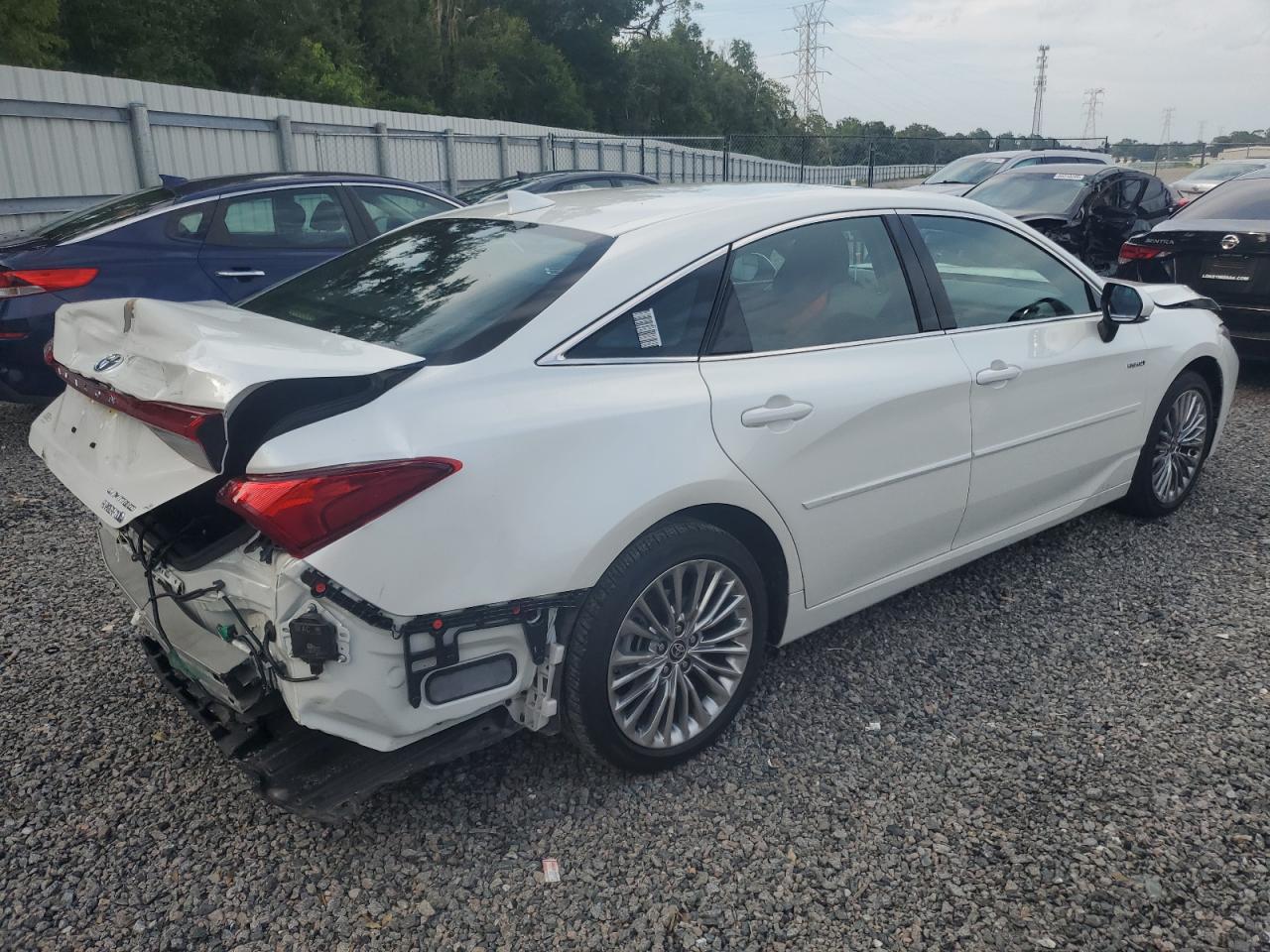 2021 Toyota Avalon - Image 3