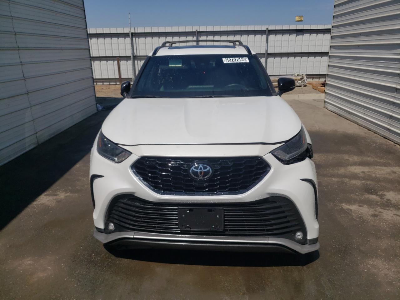 2022 Toyota Highlander - Image 5