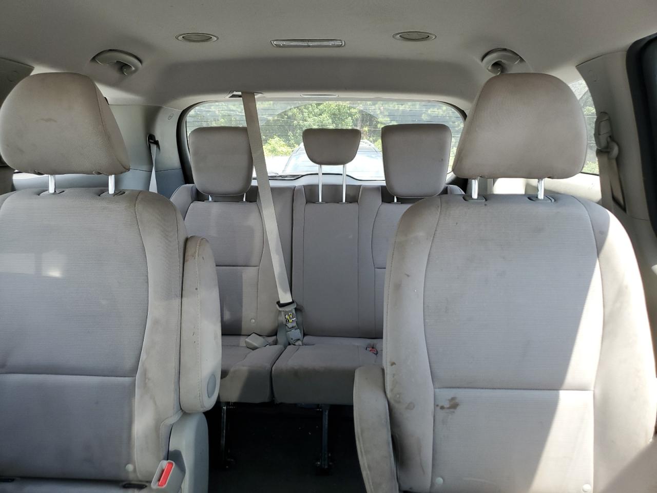 2015 Kia Sedona - Image 10