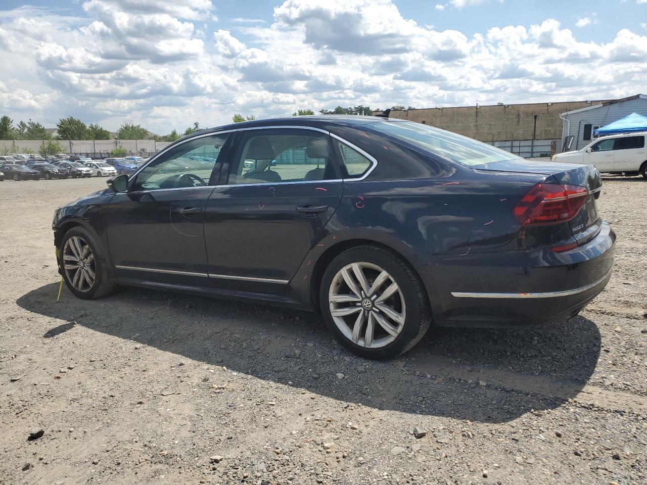 1VWGT7A35HC049323 2017 VOLKSWAGEN PASSAT - Image 2