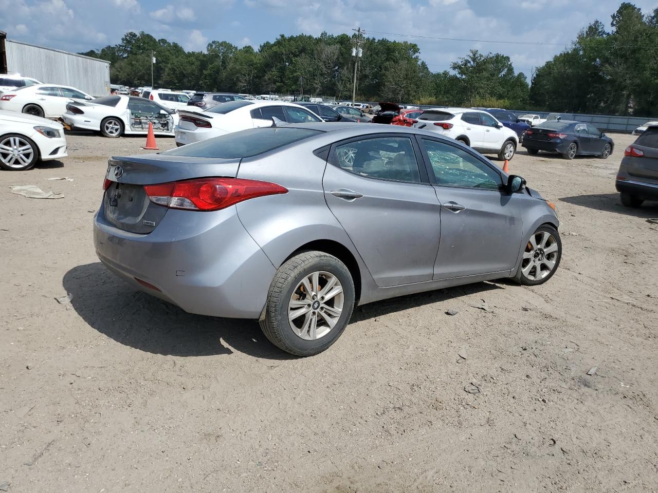 2013 Hyundai Elantra - Image 3