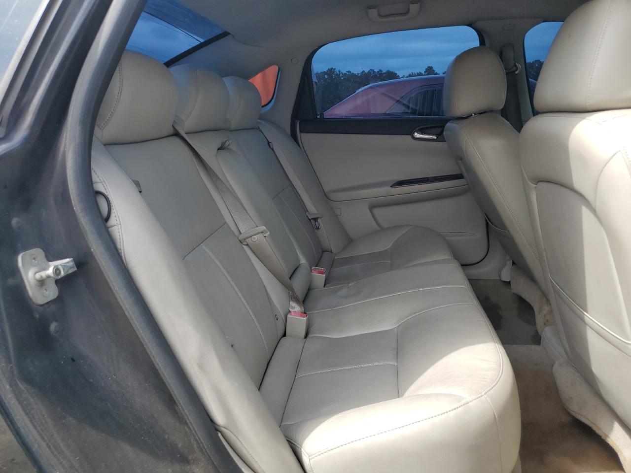 2006 Chevrolet Impala - Image 10