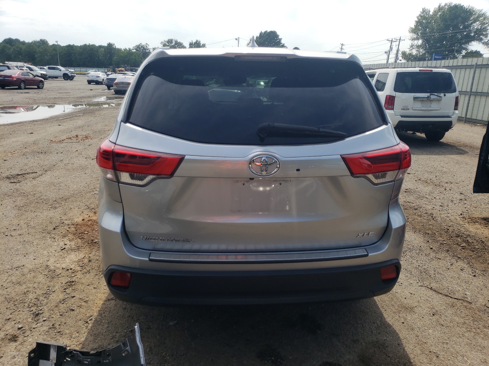 5TDKZRFH8JS285139 2018 Toyota Highlander Se