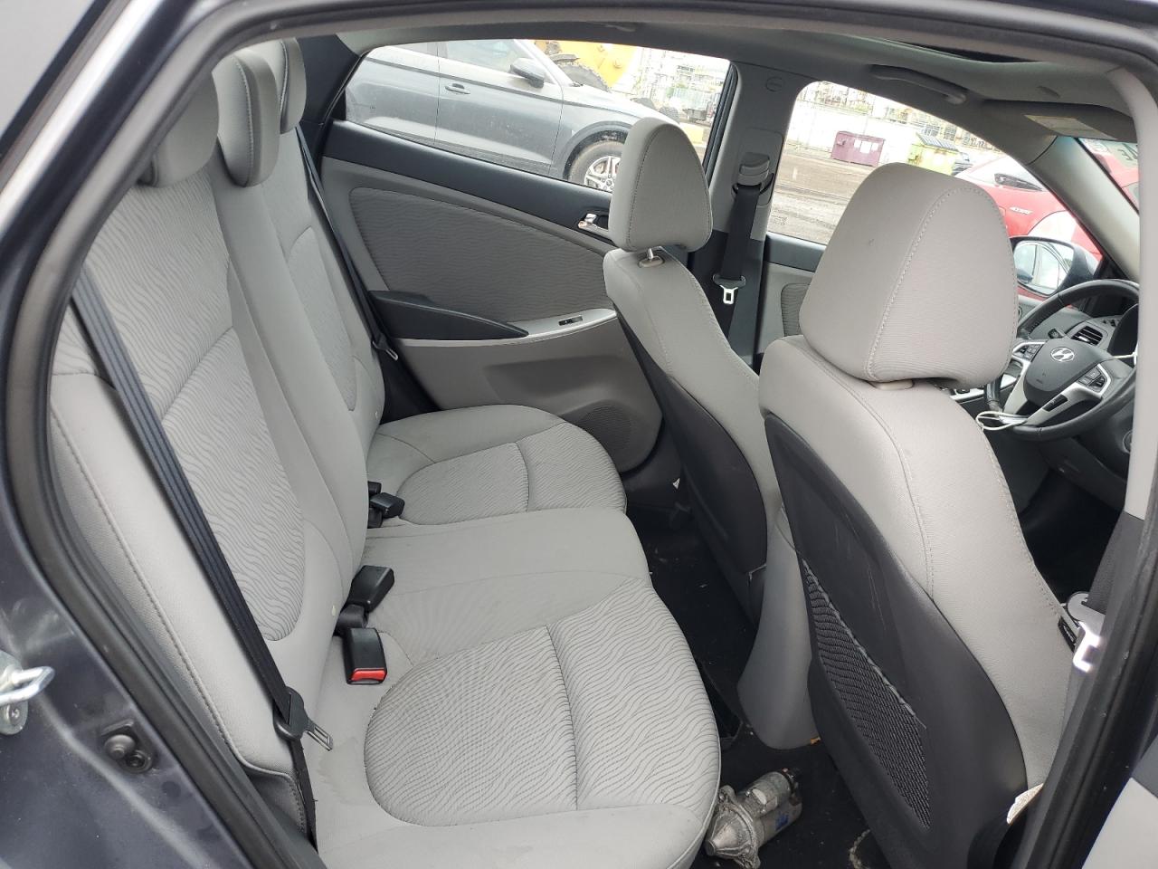 2013 Hyundai Accent - Image 10