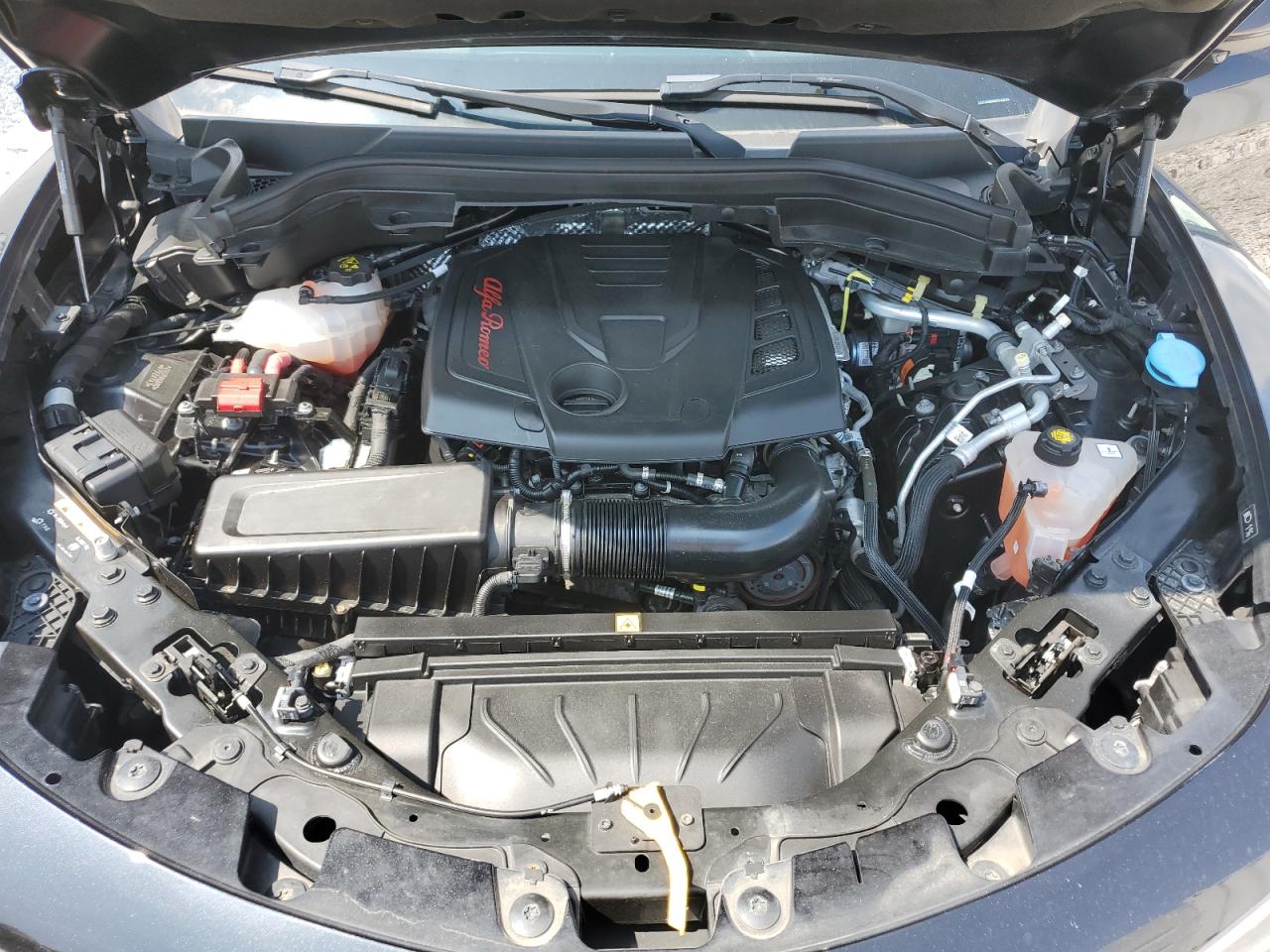 2022 Alfa Romeo Stelvio Ti VIN: ZASPAKBN0N7D26743 Lot: 68918594