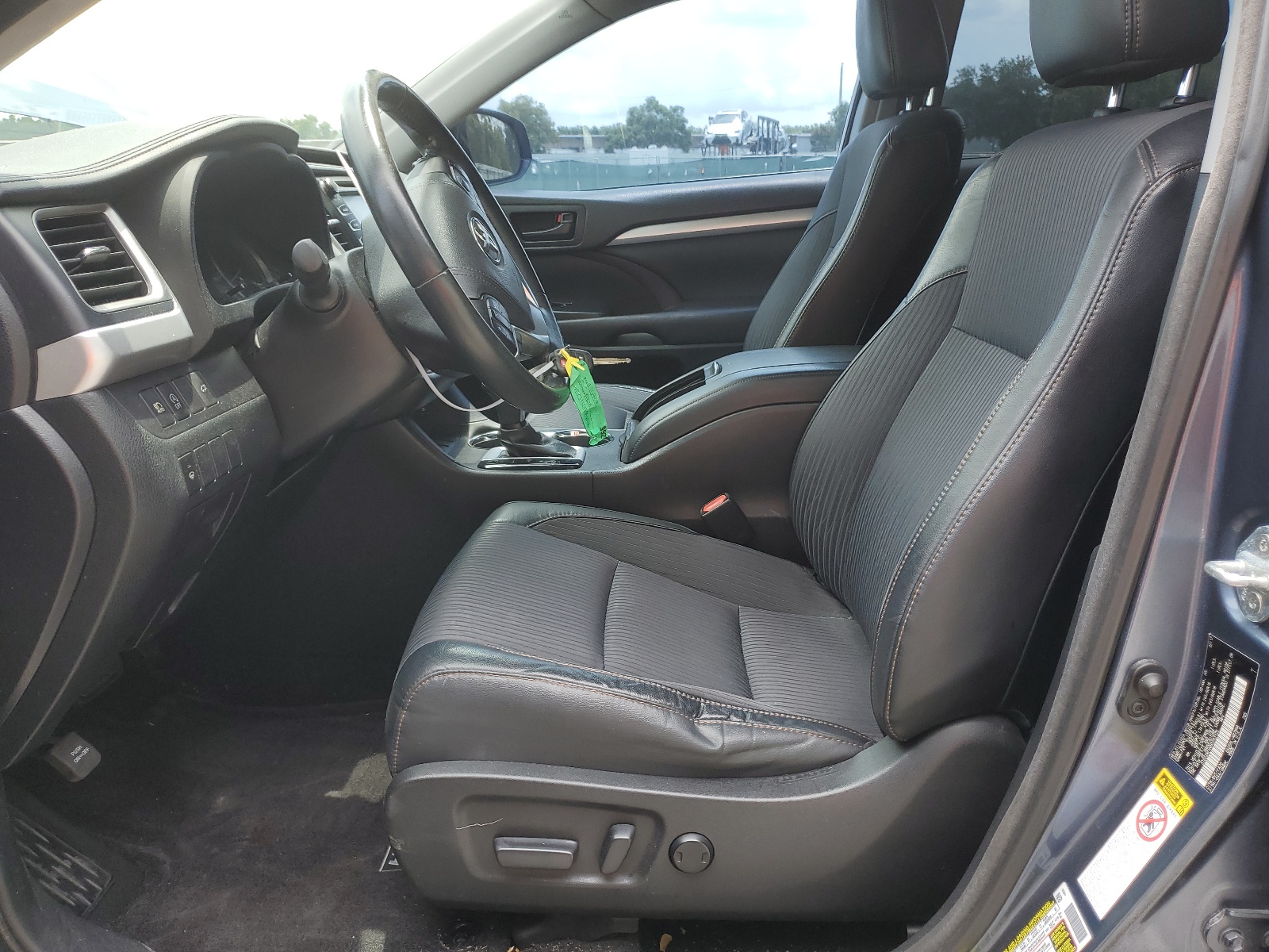 5TDZZRFH4HS203125 2017 Toyota Highlander Le