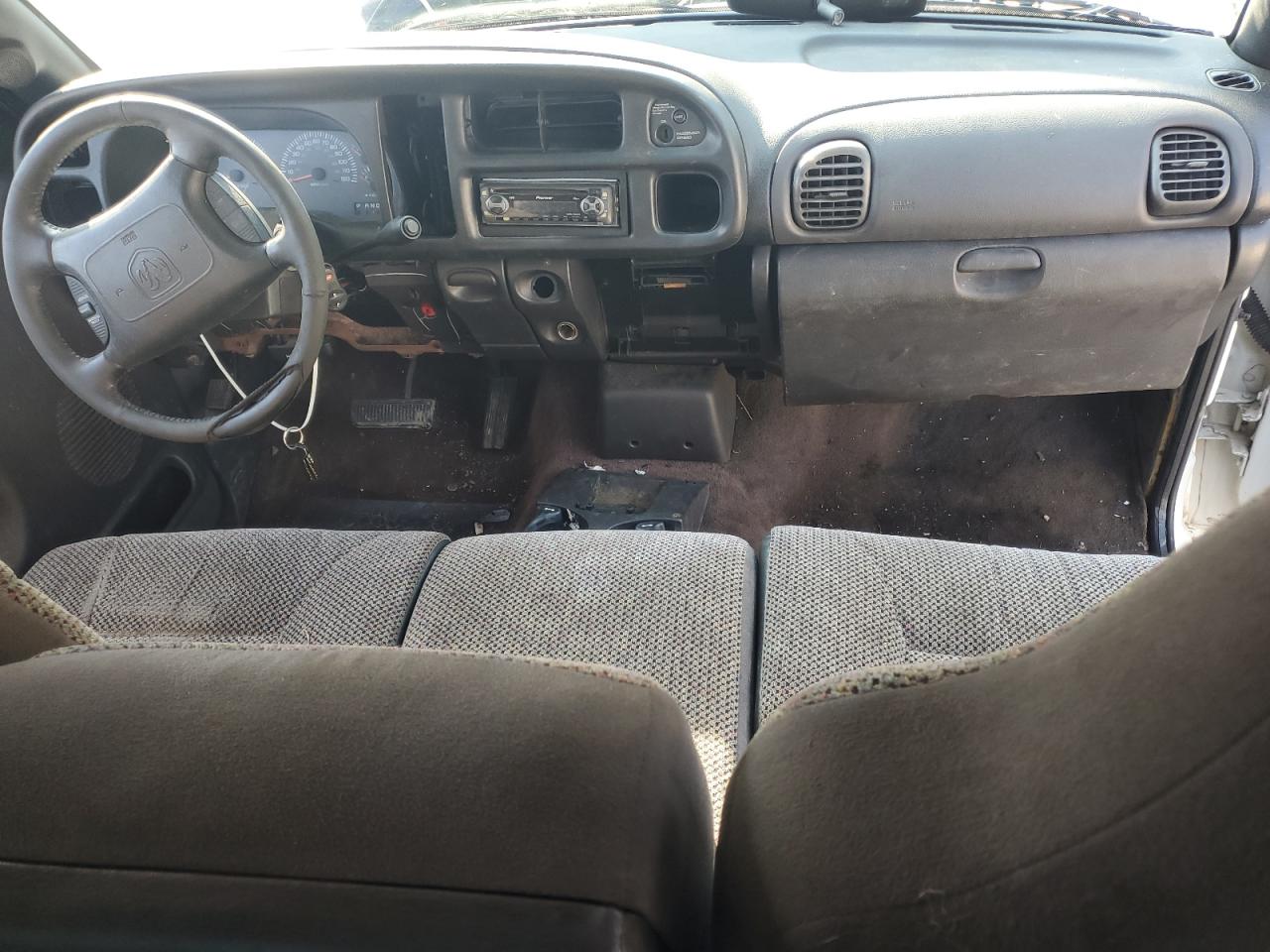 2000 Dodge Ram 1500 VIN: 3B7HC13Y5YG105724 Lot: 68917914