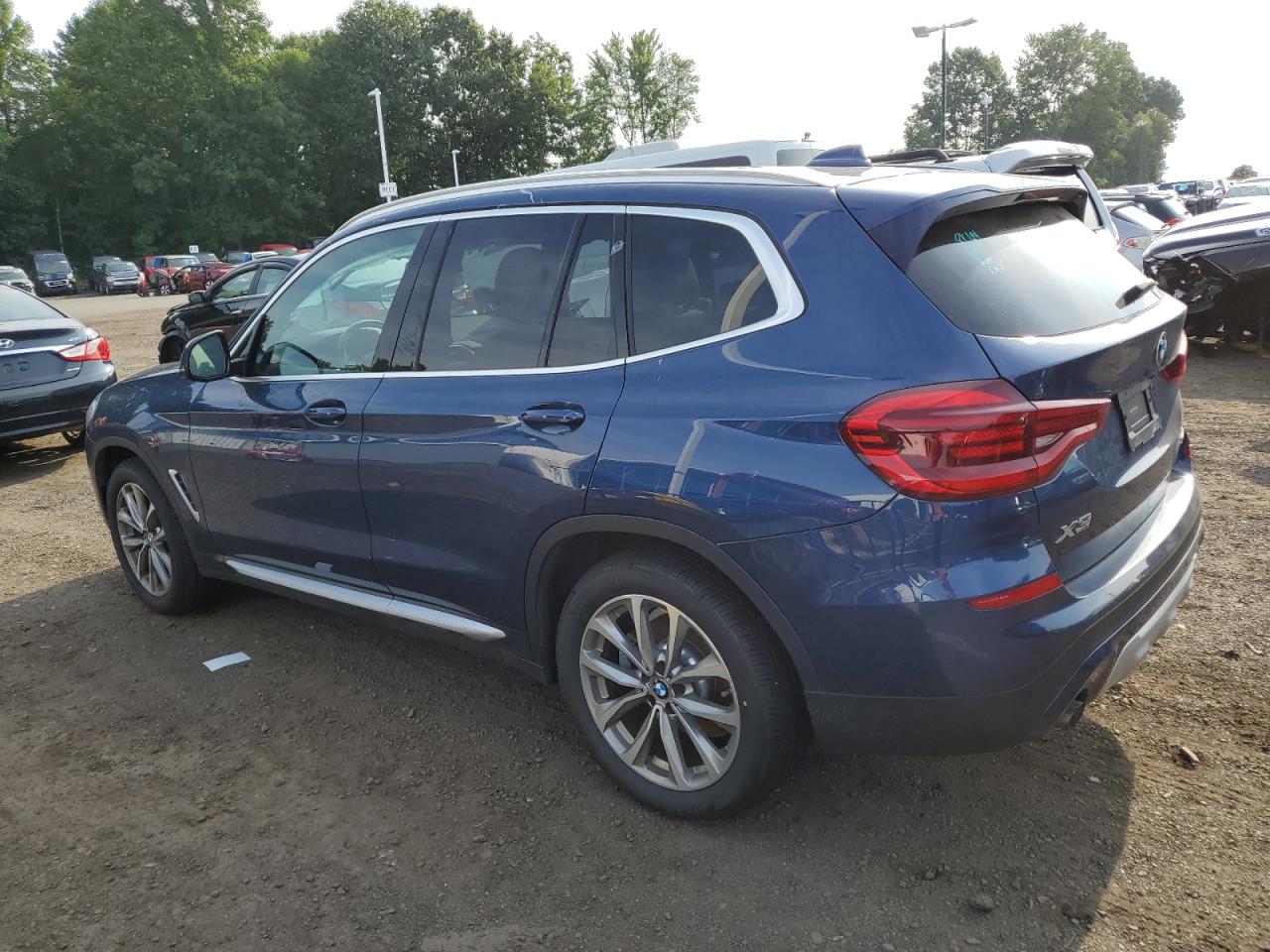 5UXTR9C55KLR04537 2019 BMW X3 - Image 2