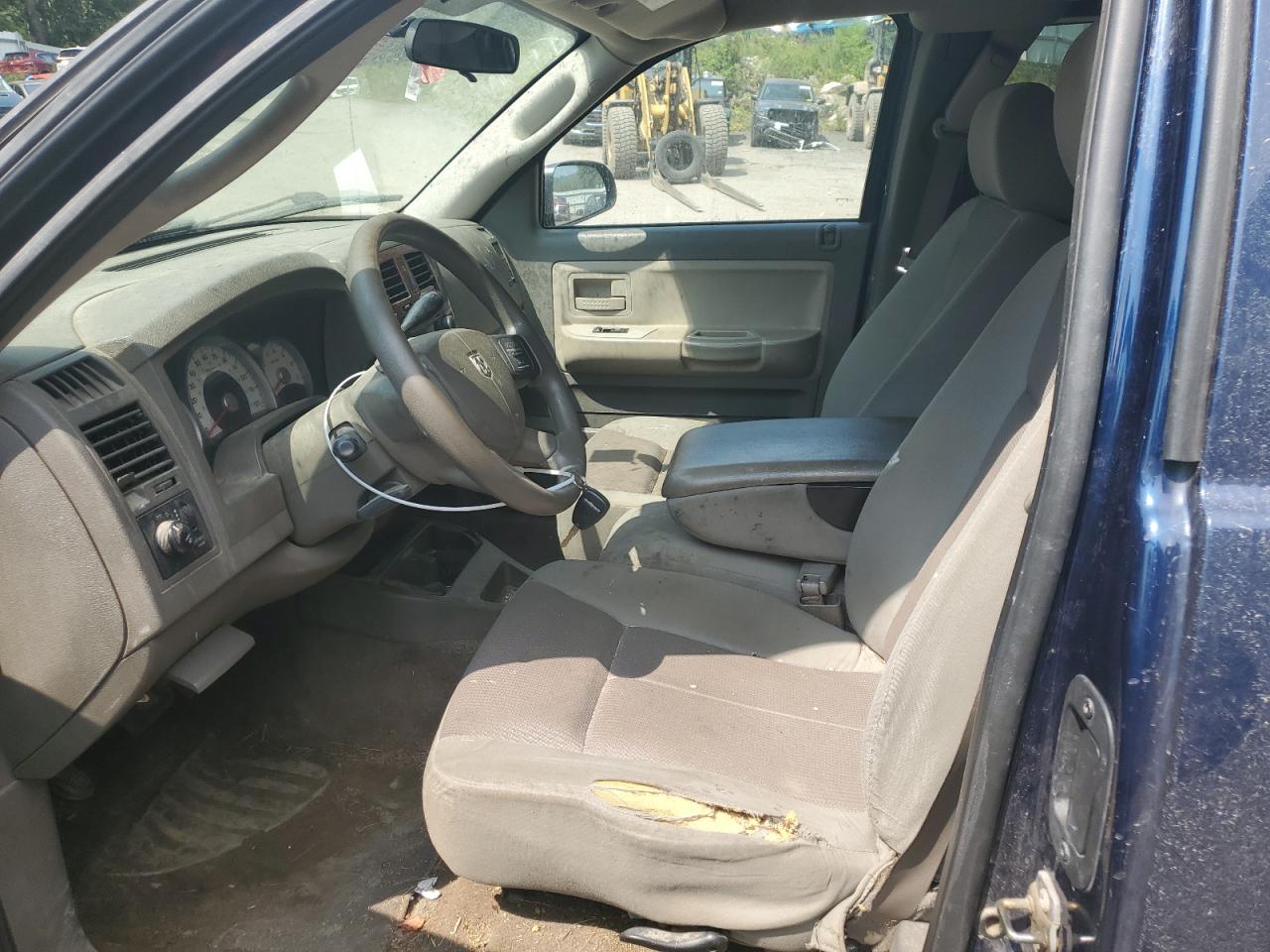 2005 Dodge Dakota - Image 7